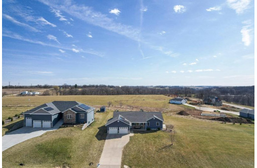 313 Diamond Oaks Drive, Dodgeville, WI 53533