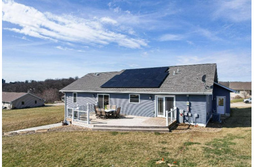 313 Diamond Oaks Drive, Dodgeville, WI 53533