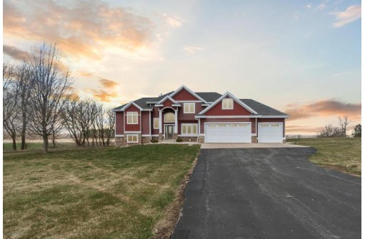 1560 State Road 19, Marshall, WI 53559