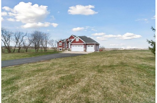 1560 State Road 19, Marshall, WI 53559