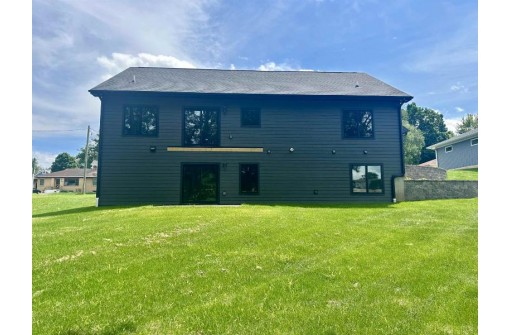 600 4th Avenue, New Glarus, WI 53574