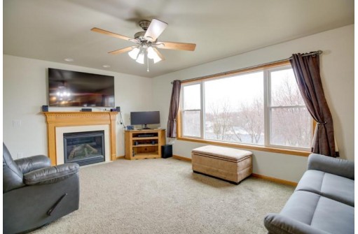 418 Old Indian Trail, DeForest, WI 53532