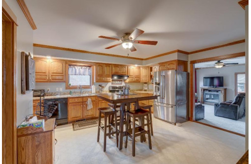 1730 Lewis Road, Mount Horeb, WI 53572