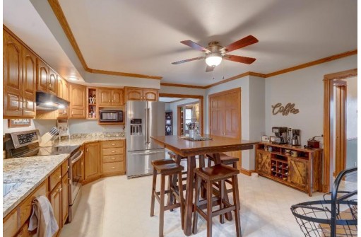 1730 Lewis Road, Mount Horeb, WI 53572