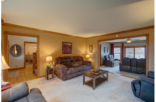 1730 Lewis Road, Mount Horeb, WI 53572