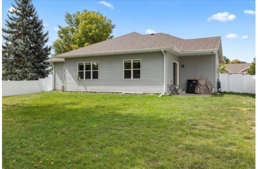 709 Holy Cross Way, Madison, WI 53704