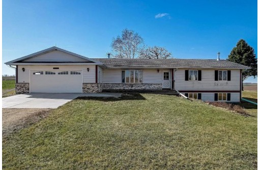 6685 County Road P, Dane, WI 53529