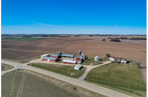 6685 County Road P, Dane, WI 53529