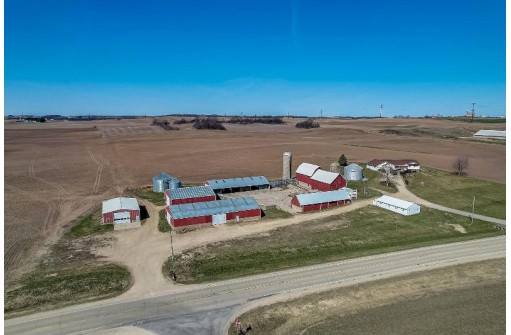 6685 County Road P, Dane, WI 53529