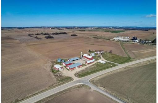 6685 County Road P, Dane, WI 53529