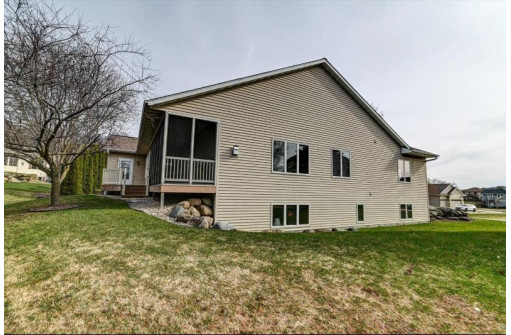 406 St Francis Court, Cross Plains, WI 53528