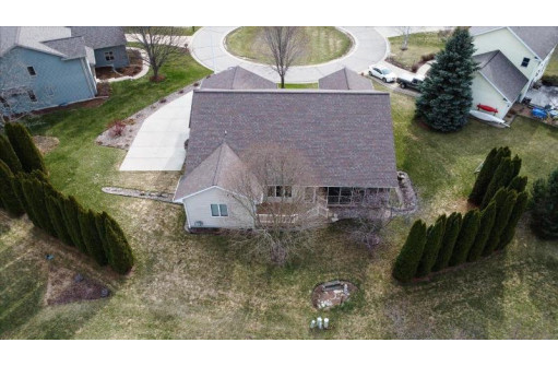 406 St Francis Court, Cross Plains, WI 53528