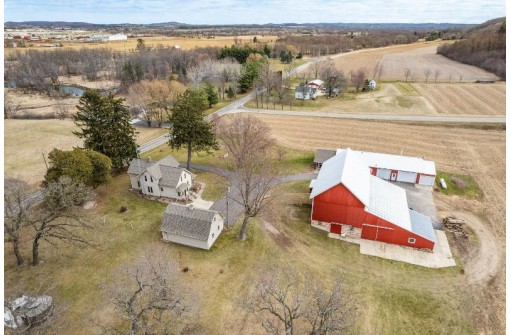 E6393 Ski Hill Road, Reedsburg, WI 53959