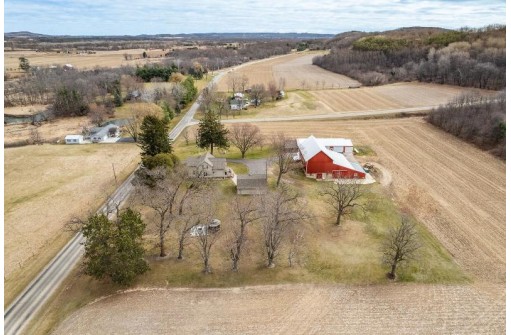 E6393 Ski Hill Road, Reedsburg, WI 53959