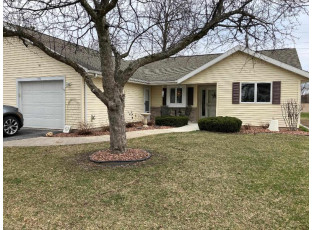 103 Buckingham Court Cambridge, WI 53523