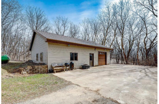 2235 County Road Jg, Mount Horeb, WI 53572