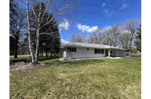 N6145 Hillcrest Road, Pardeeville, WI 53954