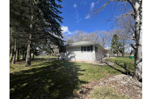 N6145 Hillcrest Road, Pardeeville, WI 53954