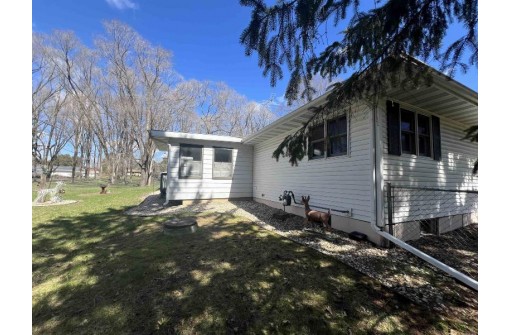 N6145 Hillcrest Road, Pardeeville, WI 53954