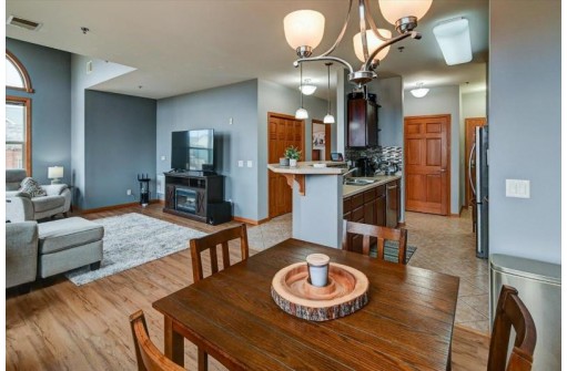 2581 Smiths Crossing 315, Sun Prairie, WI 53590