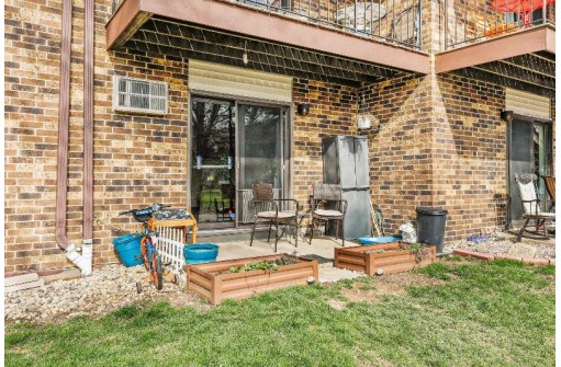 1001 N Sunnyvale Lane D, Madison, WI 53713