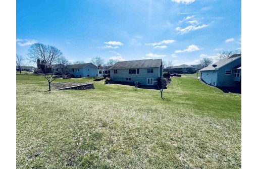 704 Prairie Hills Drive, Dodgeville, WI 53533-0000