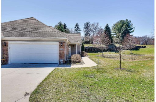 30 Northlight Way, Fitchburg, WI 53711