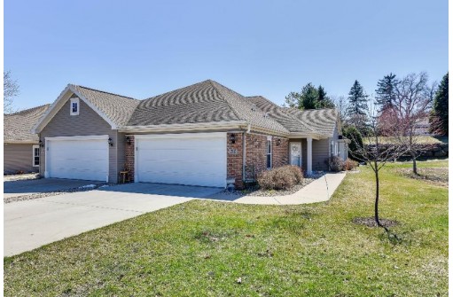 30 Northlight Way, Fitchburg, WI 53711