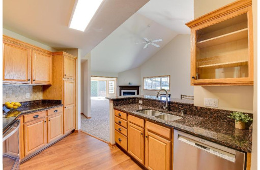 30 Northlight Way, Fitchburg, WI 53711