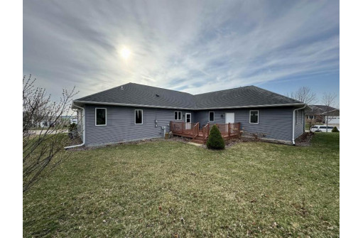 1704 Three Woods Drive, Mount Horeb, WI 53572