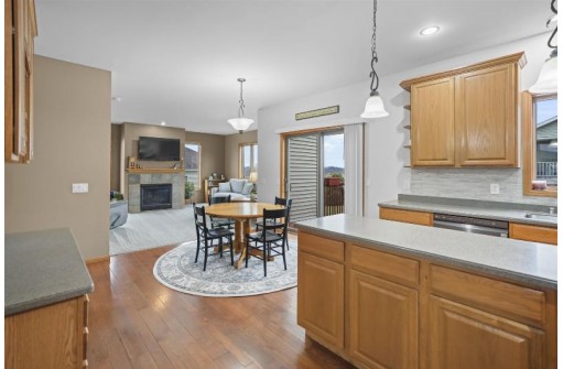 1000 Glen View Court, Mount Horeb, WI 53572