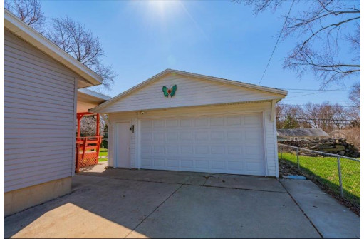 1921 Shelley Lane, Madison, WI 53704