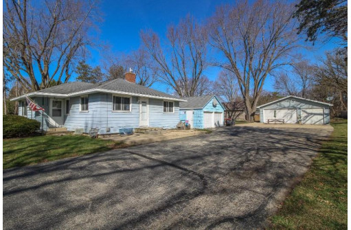 W6154 Hackbarth Road, Fort Atkinson, WI 53538