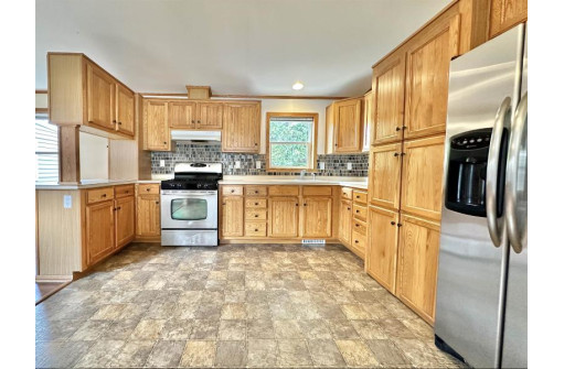 77 Falling Creek Circle, Janesville, WI 53548