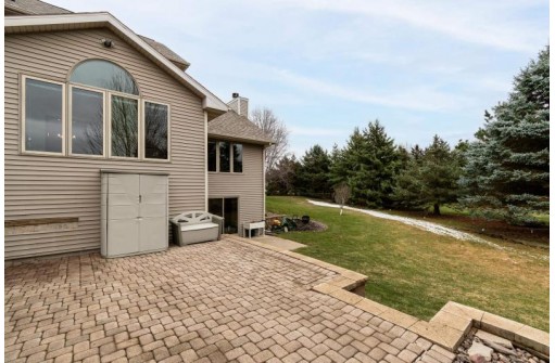 2832 Brooks Ridge Drive, Bristol, WI 53590