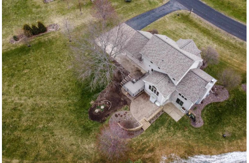 2832 Brooks Ridge Drive, Bristol, WI 53590