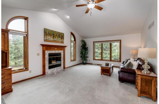 2832 Brooks Ridge Drive, Bristol, WI 53590