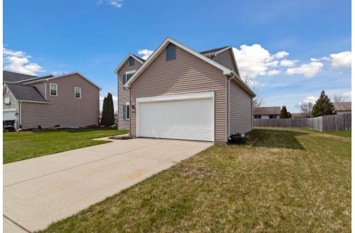 1609 Wildrose Way, Janesville, WI 53546