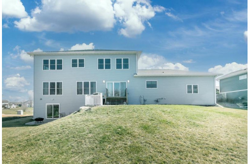 312 Prairie Hills Drive, Dodgeville, WI 53533