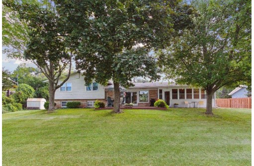 1233 N Parker Drive, Janesville, WI 53545