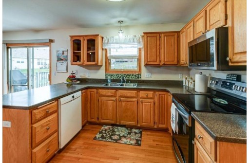 608 Sunnybrook Drive, DeForest, WI 53532