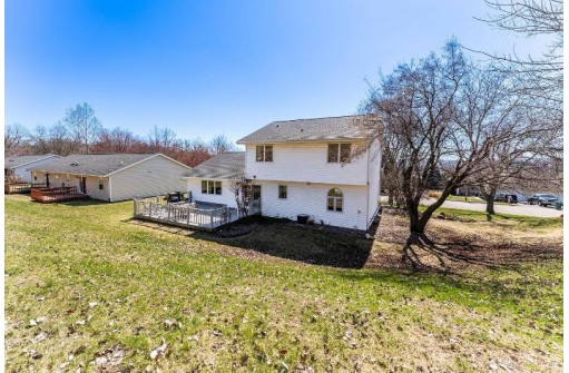 883 Iroquois Circle, Baraboo, WI 53913