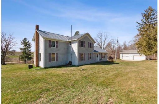 W5077 Advance Road, Monroe, WI 53566-9632