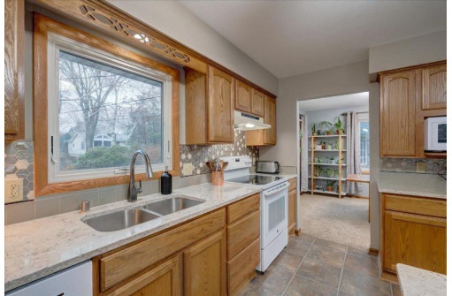 4906 Ralph Circle, Madison, WI 53714