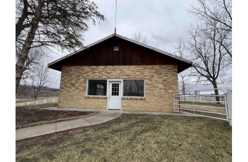 38371 Highway 18, Prairie Du Chien, WI 53821