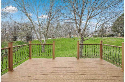 815 Sunnybrook Drive, DeForest, WI 53532