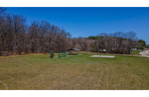 W7482 Phillips Road, Pardeeville, WI 53954