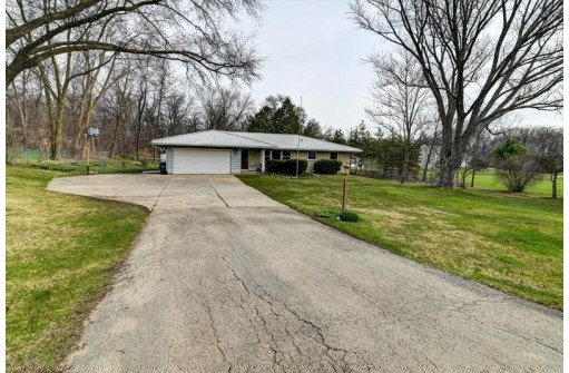 6106 Whalen Road, Fitchburg, WI 53593