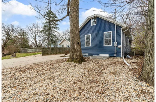 327 Koshkonong Drive, Edgerton, WI 53534