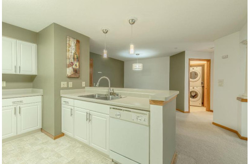 7201 Mid Town Road 106, Madison, WI 53719